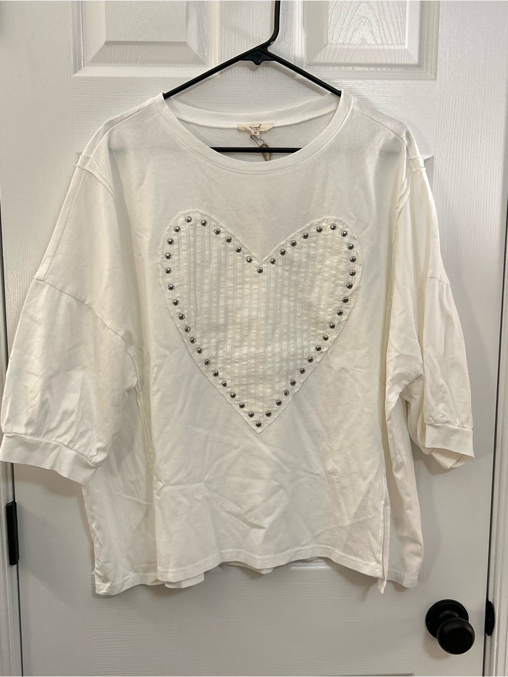 Easel Los Angeles White Studded Heart Oversized Top Size Medium NWT